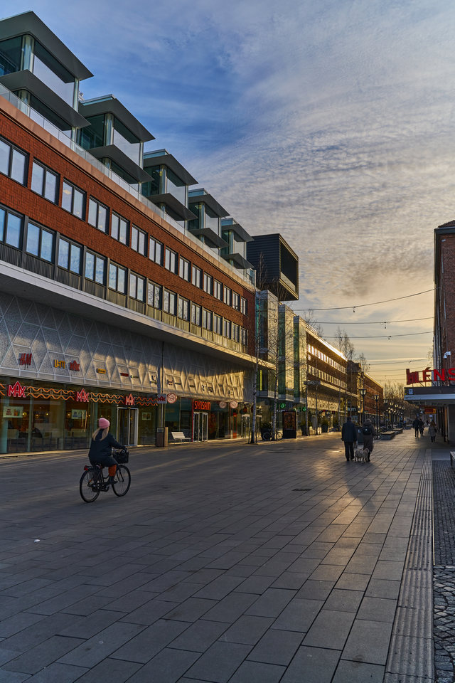 Laowa 28mm f1.2_20f11w.jpg