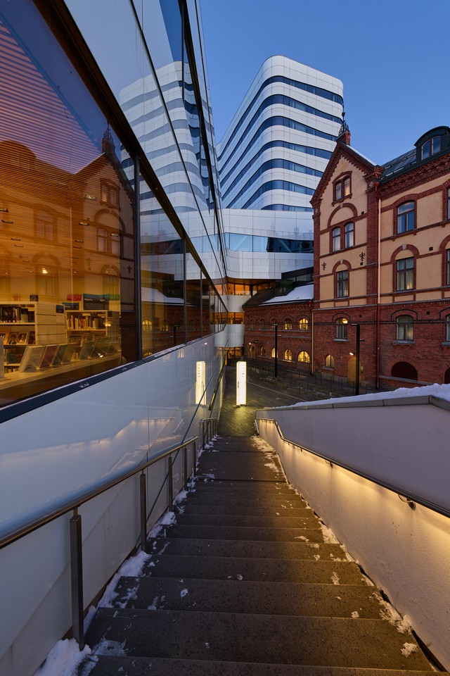 Canon RF 14mm f1.4L VCM_24w.jpg