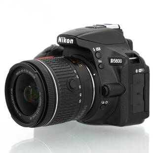 D5600 svart + AF-P DX 18-55/3,5-5,6G VR (begagnad)