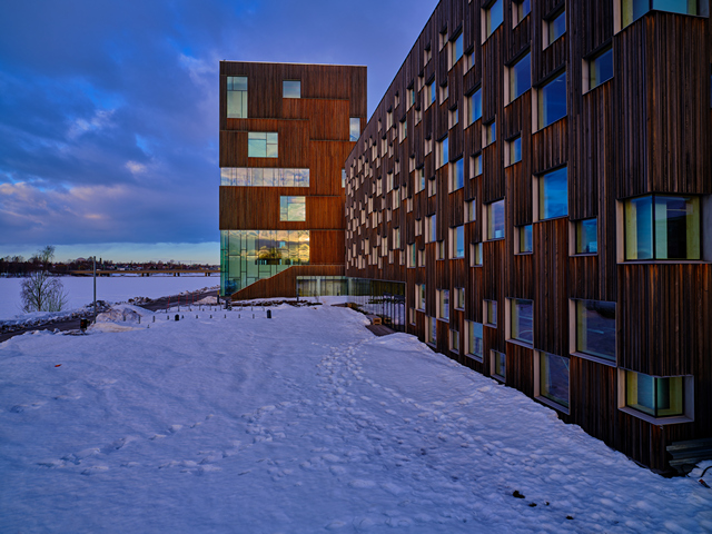 Fujifilm GFX100s_21w.jpg