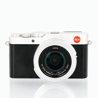 D-Lux 7 silver + brun väska Leica (begagnad)
