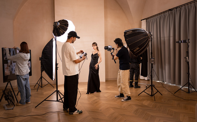 124204_Zhiyun Crane 4_Lifestyle_1826.jpg