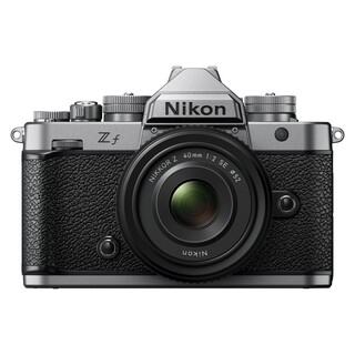 Z f, kamerahus - Silver + Nikkor Z 40mm f/2 SE
