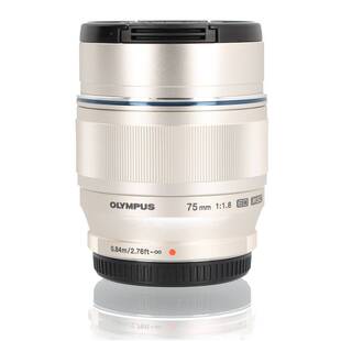 M.Zuiko Digital 75mm f/1,8 ED, silver + motljusskydd (för Micro 4/3) (begagnad)