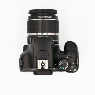 EOS 1000D hus + EF-S 18-55mm f/3,5-5,6 IS (begagnad)