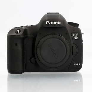 EOS 5D Mark III hus + batterigrepp BG-E11 (begagnad)