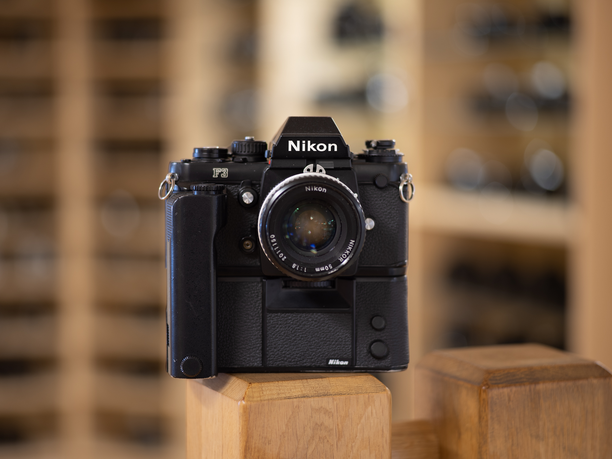 Nikon E100-1-2.jpg