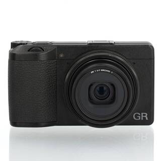 GR IIIx HDF + UV-filter JJC + tumgrepp JJC (begagnad)