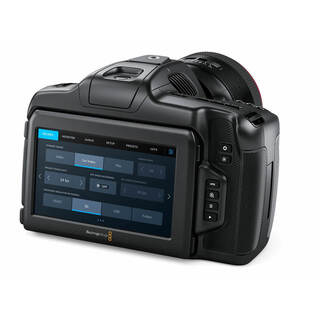 Busty va katta eshakli qora ayol bilan porno