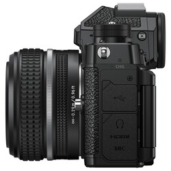 Z f, kamerahus + Nikkor Z 24-70mm f/4 S
