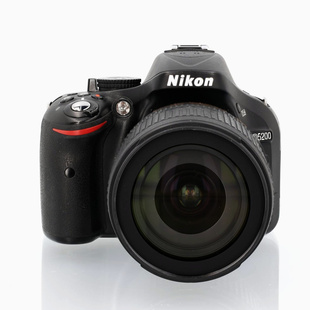 D5200 hus + AF-S DX 18-105/3,5-5,6 G ED VR (begagnad)