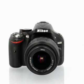 D5200 hus + AF-S DX 18-55/3,5-5,6G VR  (begagnad)