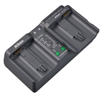 MH-26a laddare för EN-EL18 och EN-EL4/EN-EL4a, rymmer två batterier (fyndvara)