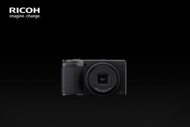 RicohGRIVMonochromeNyhet_blogg.jpg