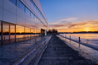 tamron 24mm f28_8.jpg