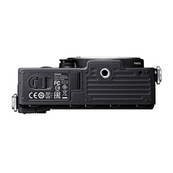 fp, kompakt fullformatskamera + grepp HG-11 + laddare BC-51 (begagnad)