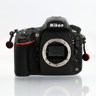 D800 kamerahus + batterigrepp MB-D12 + extrabatteri EN-EL15 (begagnad)