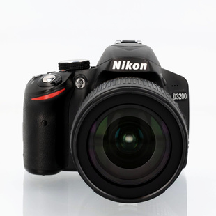 D3200 + AF-S DX 18-105mm f/3,5-5,6 G ED VR (begagnad)