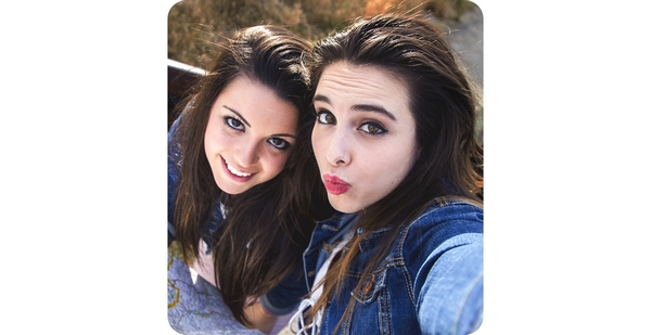 se-feature-selfie-focus-captures-more-you-in-your-selfies-203869697.jpg