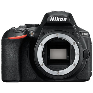D5600 svart + AF-P DX 18-55/3,5-5,6G VR (begagnad)