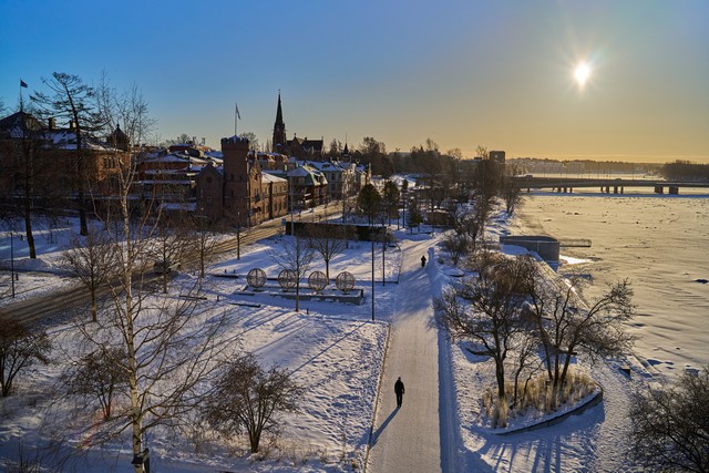 Laowa 28mm f1.2_11f2w.jpg