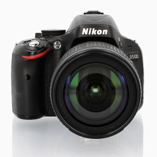 D5100 hus + AF-S DX 18-105mm f/3,5-5,6 G ED VR   (begagnad)
