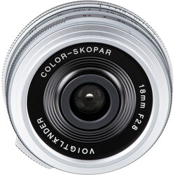18mm f/2,8 Color Skopar Aspherical till Fujifilm X-fattning, silver