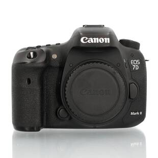 EOS 7D Mark II hus + BG-E16 begagnad (begagnad)