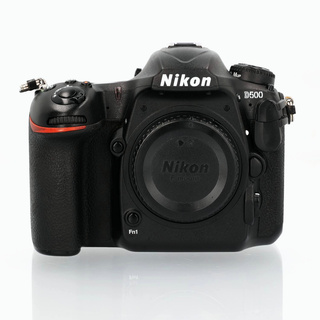 D500 hus + MB-D17 batterigrepp + Extra batteri  (begagnad)