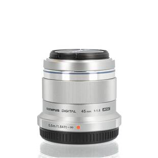 M.Zuiko Digital 45mm f/1,8, silver + motljusskydd (för Micro 4/3) (begagnad)