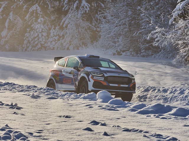 OM System 50-200mm f2.8_17w.jpg