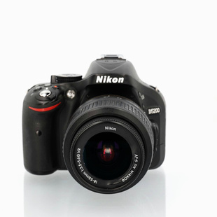 D5200 hus + AF-S DX 18-55/3,5-5,6G VR  (begagnad)