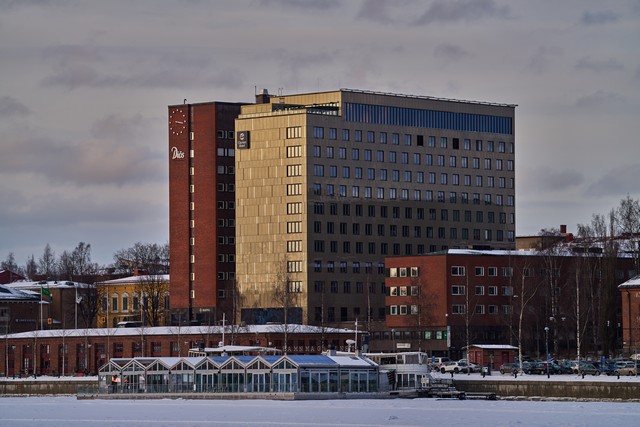 Sigma 200mm f2_14w.jpg