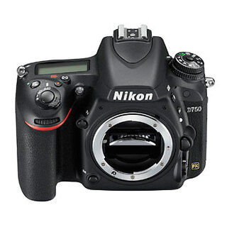 D750 hus + Batterigrepp MB-D16 (begagnad)
