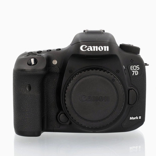 EOS 7D Mark II hus + batterigrepp BG-E16 (begagnad)