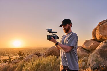 Sony FX5 - man som filmar i solnedgången