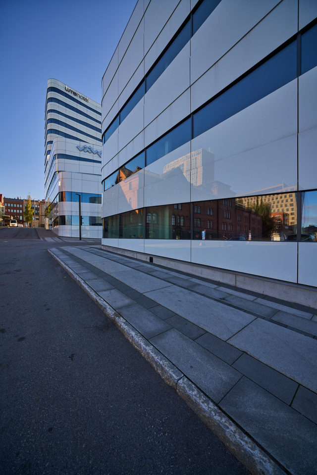 Laowa 12-24mm_6w.jpg