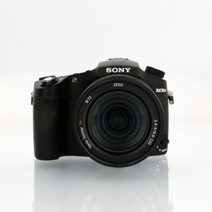 DSC-RX10 IV +  BC-TRW  laddare + extrabatteri (begagnad)