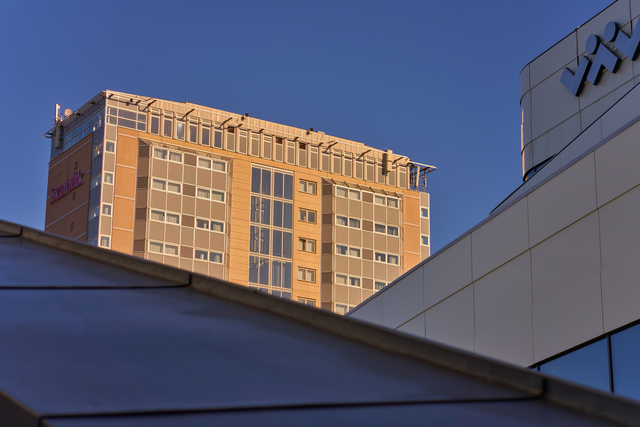 Tokina 85mm 1.8 Sony_2w.jpg