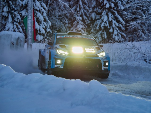 OM System 50-200mm f2.8_19w.jpg