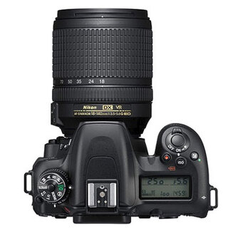 D7500 hus + AF-S DX 18-140mm f/3,5-5,6 G ED VR 
