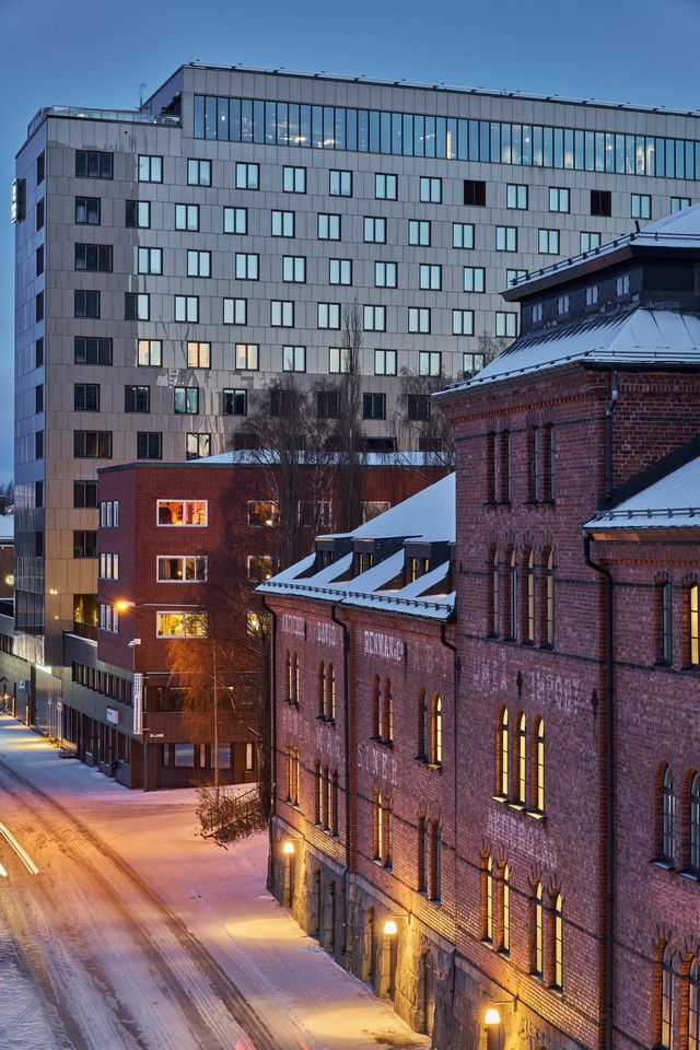 Viltrox 85mm f2 EVO_8w.jpg