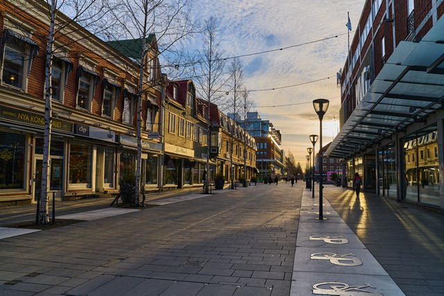 Laowa 28mm f1.2_18f8w.jpg