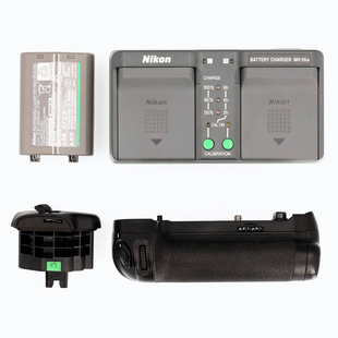 MB-D18 + BL-5 + MH-26a + EN-EL18b (begagnad)