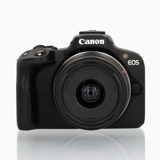 EOS R50 kamerahus + RF-S 18-45mm f/4,5-6,3 IS STM (begagnad)