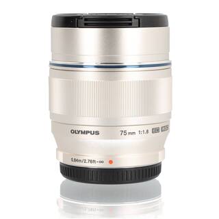 M.Zuiko Digital 75mm f/1,8 ED, silver + motljusskydd (för Micro 4/3) (begagnad)