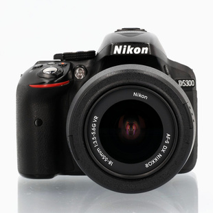 D5300 + AF-S 18-55mm f/3,5-5,6 G VR (begagnad)