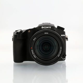 DSC-RX10 IV +  BC-TRW  laddare + extrabatteri (begagnad)