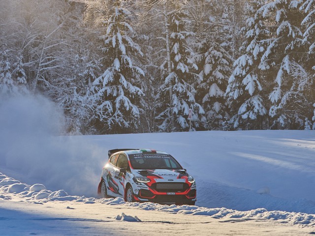 OM System OM 5 II_4w.jpg