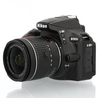 D5600 svart + AF-P DX 18-55/3,5-5,6G VR (begagnad)